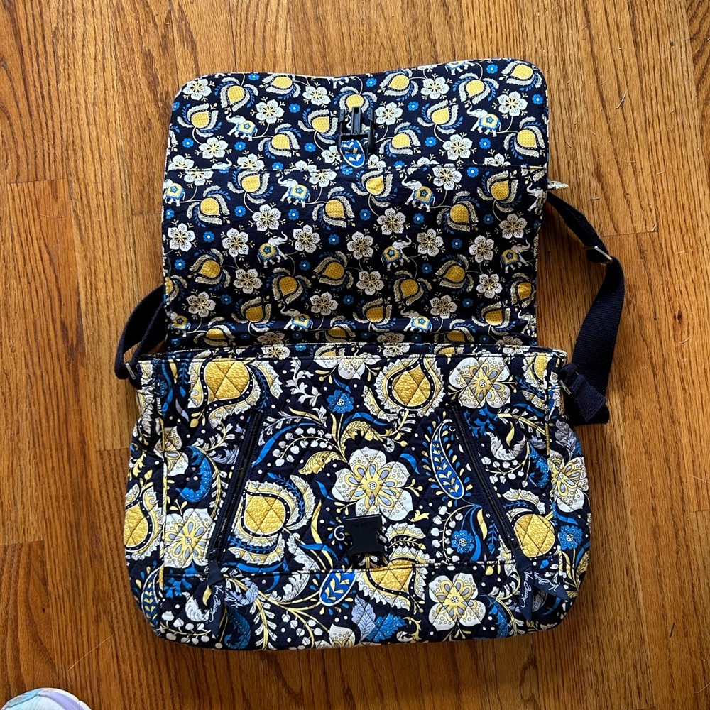 NWOT Vera Bradley Messenger Bag Elephant - Picture 2 of 5